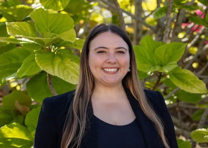 10 Obstacles to Conquering Binge Eating and 5 Effective Strategies to Overcome It